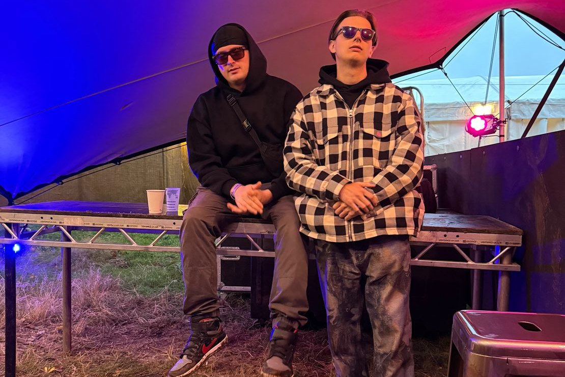 MNEEMO and FLASH backstage at DnB Allstars Festival 2025, the weekend after Facile was released